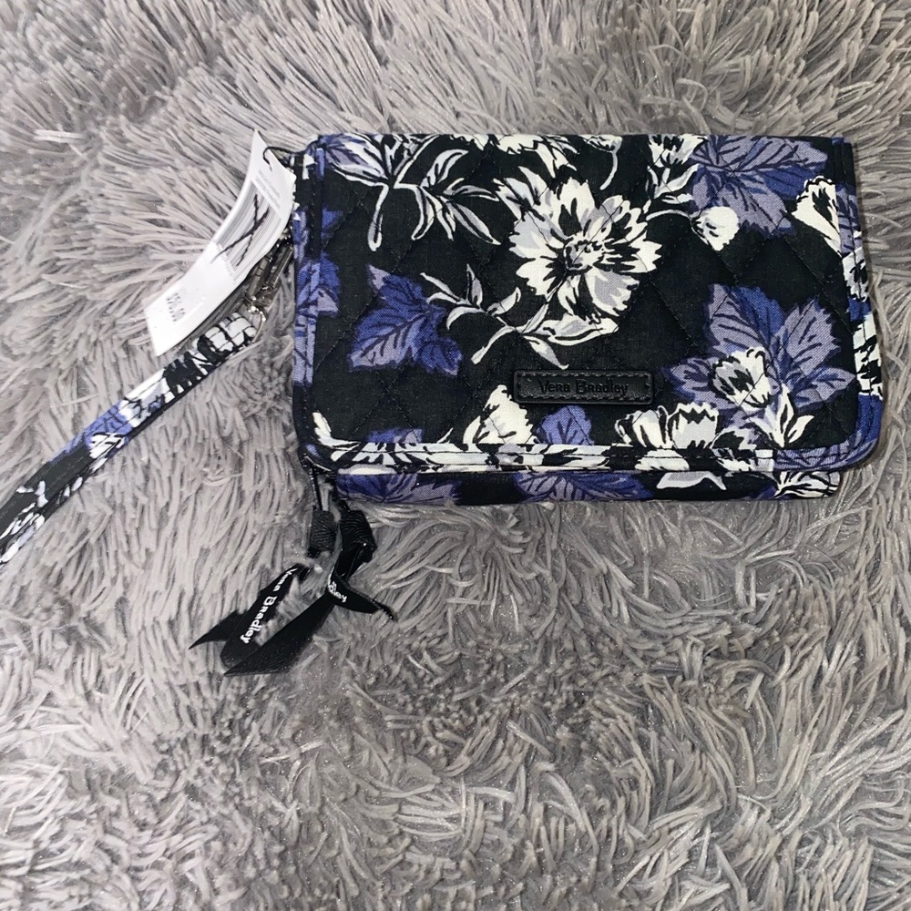 🌸 Vera Bradley 3-in-1 Crossbody. “Frosted Floral”